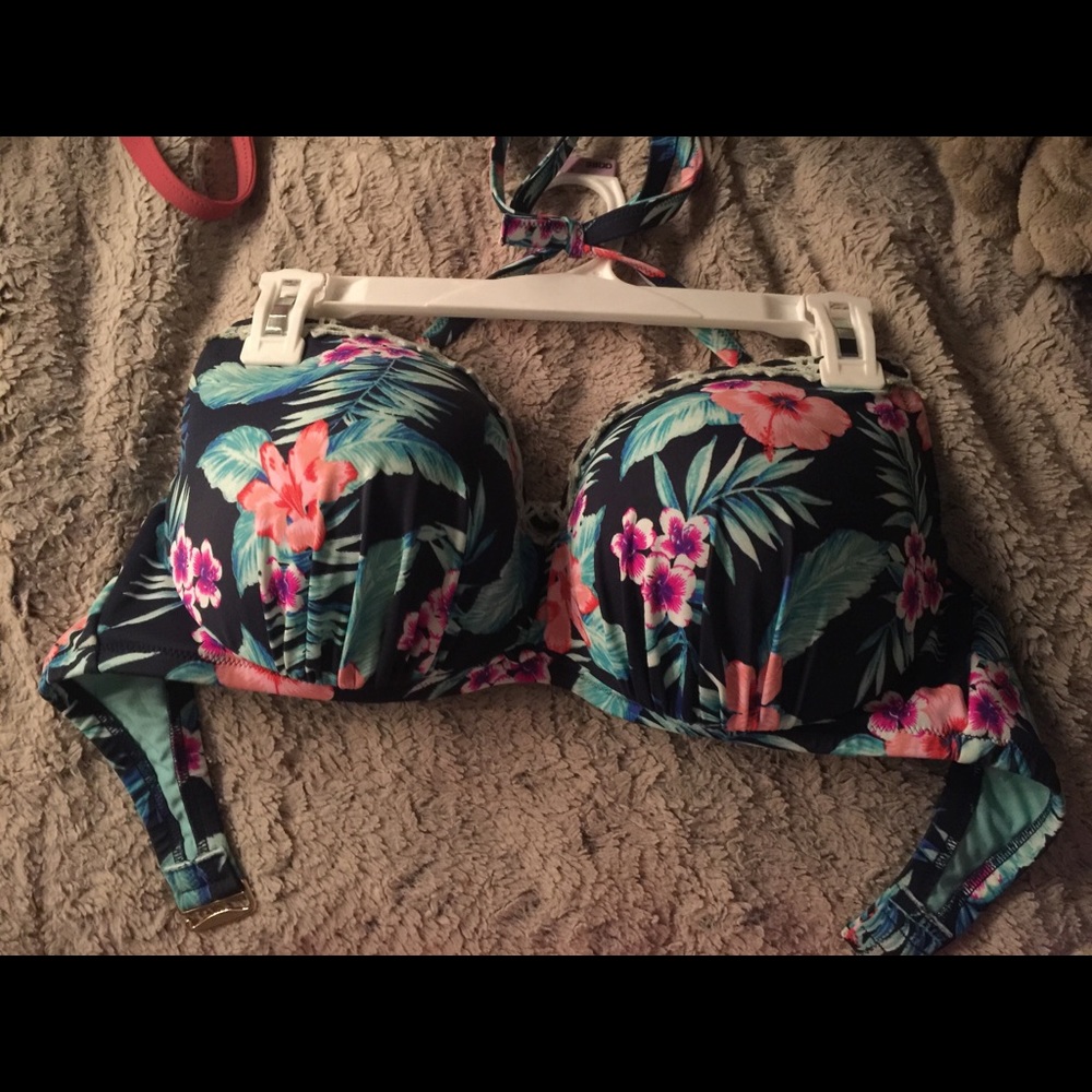Beautiful flowery bathing suit top